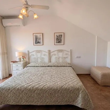 Jardines De Con Terraza Privada Y Piscina By Family Homes Διαμέρισμα